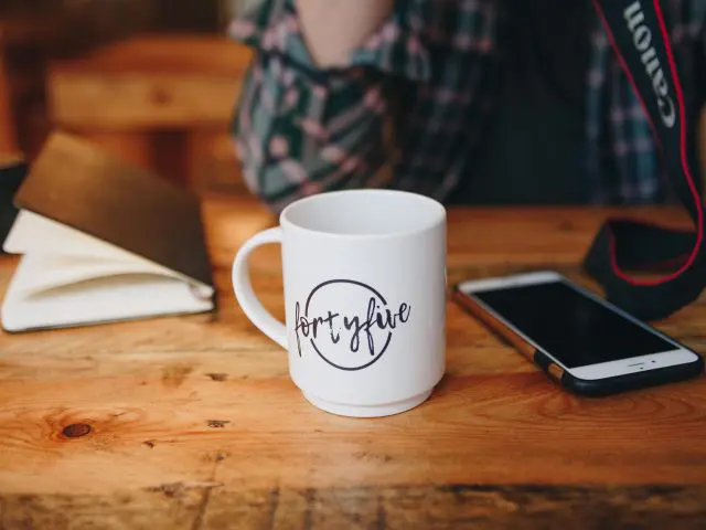 会いたいと言われた時・連絡先を聞かれた時の断り方まとめ。【メールレディ・チャットレディ】