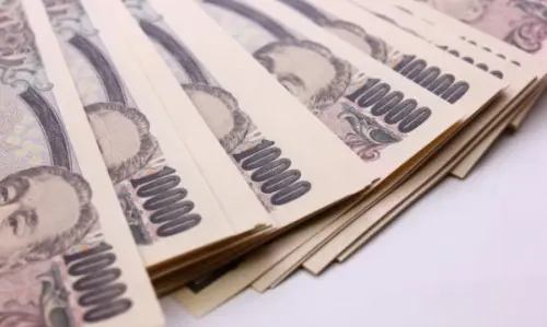 たくさんの一万円札